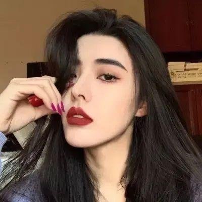 公寓里的两个女人